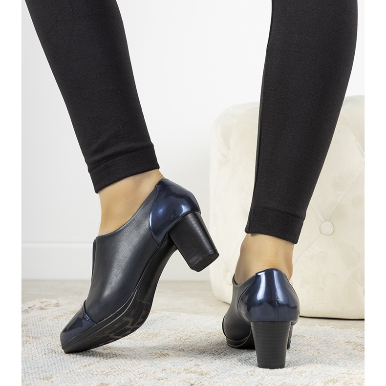 Tmavě modré boty na postu Villareal modrý 1