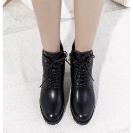 Černé zateplené kozačky s vázáním Padilla černá 1