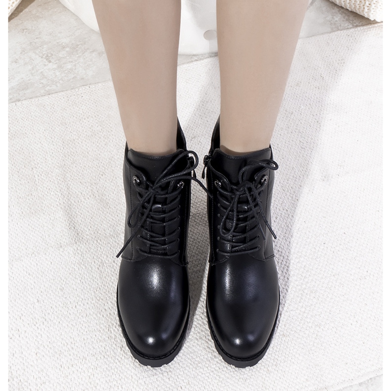 Černé zateplené kozačky s vázáním Padilla černá 1