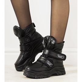 Černé sněhule se zapínáním na suchý zip Comforte černá 1