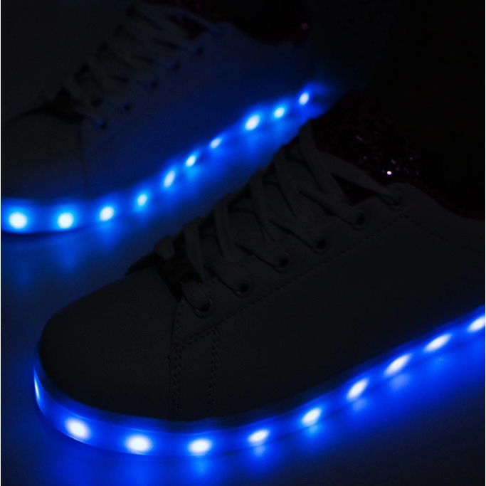 Bílé a růžové tenisky s LED světly Alfaro bílý 1 Bílé a růžové tenisky s LED světly Alfaro bílý 1