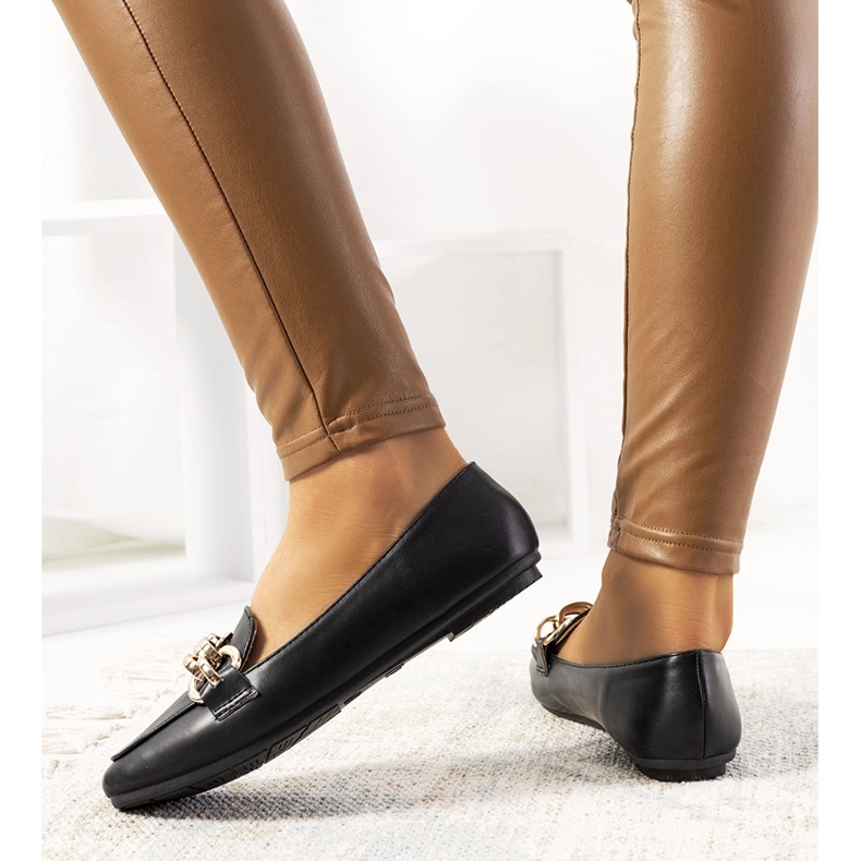 Černé mokasíny s řetízkem Tillison černá 1