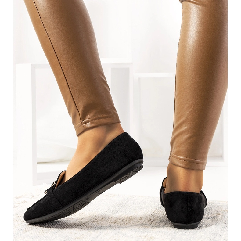 Černé mokasíny s hranatou špičkou od Hattie černá 1