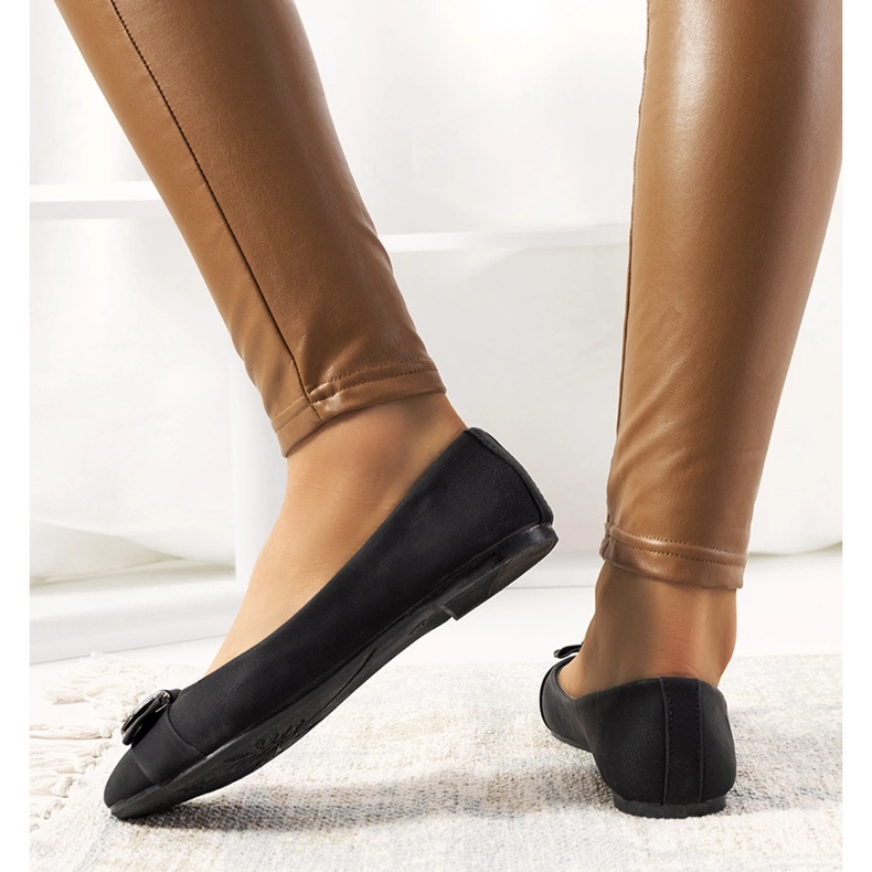 Dámské černé baleríny Mainor černá 1