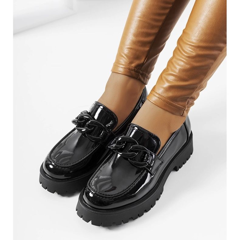 Černé lakované mokasíny se silnou podrážkou Dominick černá 1