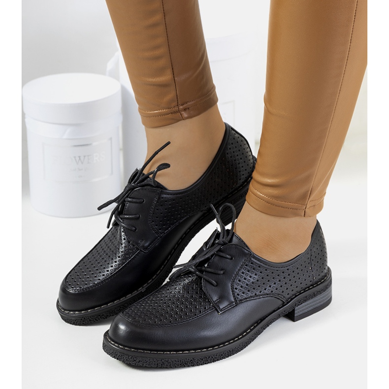 Černé prolamované oxfordky Edda černá 1