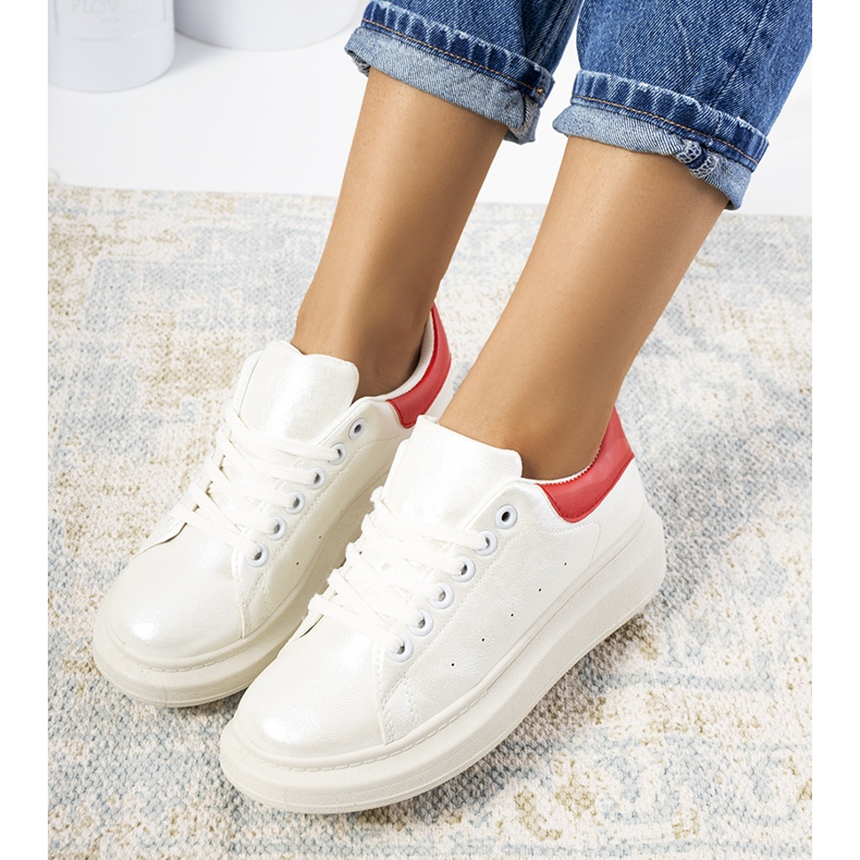 Bílé perleťové dámské tenisky Neera bílý červené 1