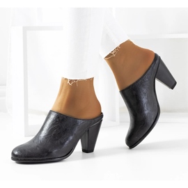 Černé pantofle na Plotkinově sloupku černá 1