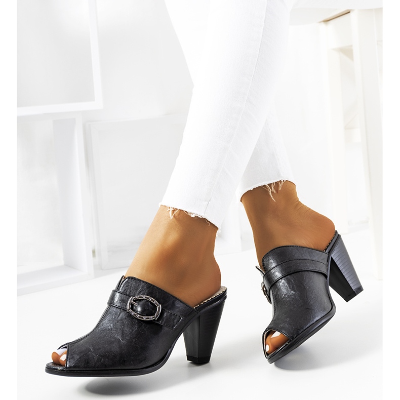 Černé pantofle na sloupku Lucinda černá 1