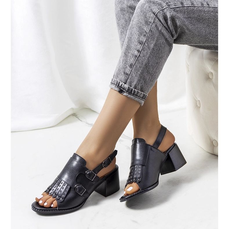 Černé kožené sandály se stopkou Zand černá 1