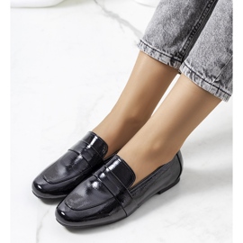 Černé lakované kožené boty Yasemin černý 1