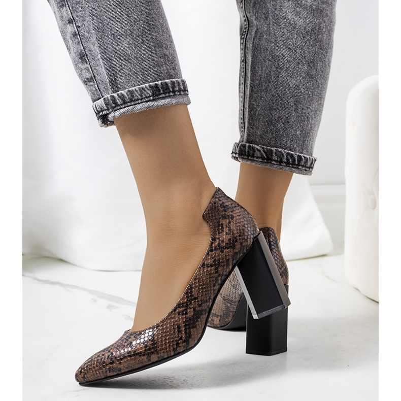 Hnědé lodičky na sloupku Ajla hnědý 1