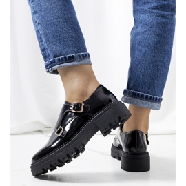 Černé lakované boty Valks černá 1