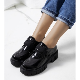 Černé boty na traktorové podrážce značky Vellem černý 1