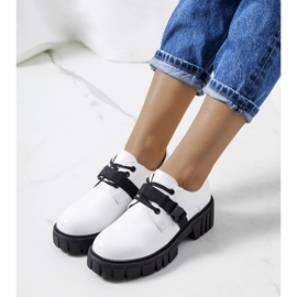 Bílé boty na podrážce traktoru Marike bílý 1