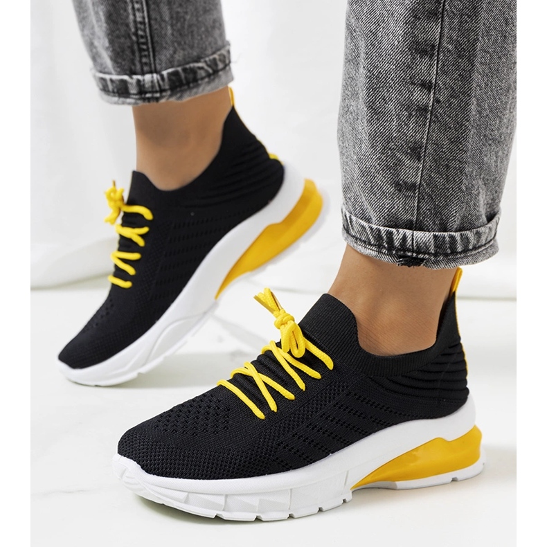 Černé sportovní tenisky značky Marilva černá 1 Černé sportovní tenisky značky Marilva černá 1