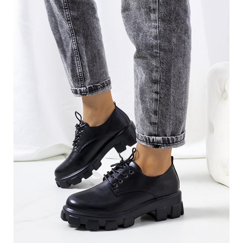 Černé boty na podrážce traktoru Chedi černý 1