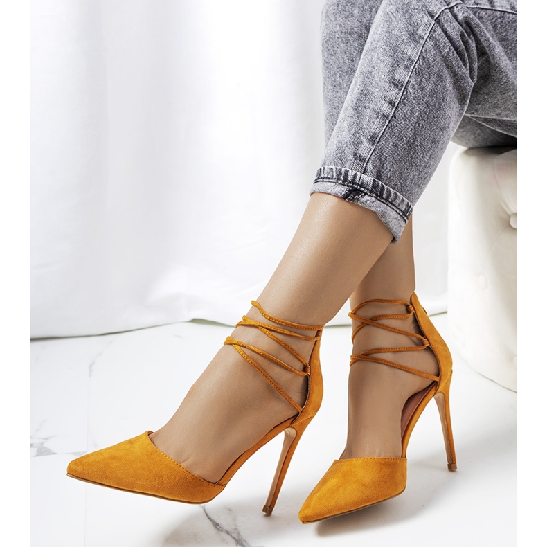 Hnědé kožené podpatky s páskem Glover hnědý 1