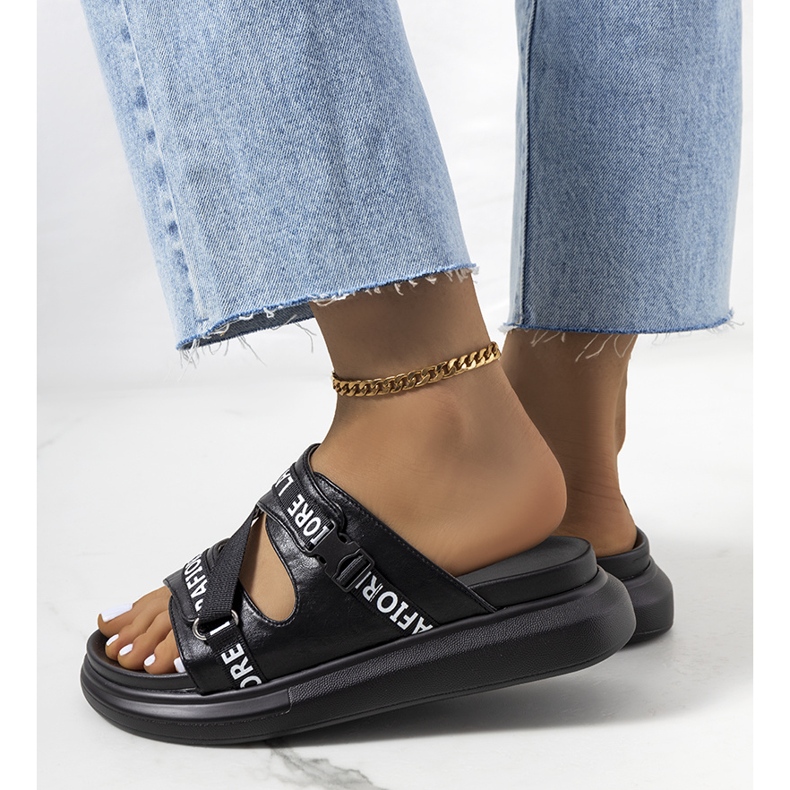 Černé pantofle na platformě černá 1