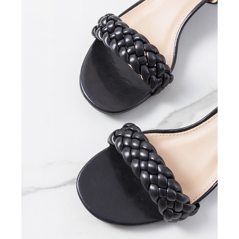 Černé sandály na sloupku Margo černá 1