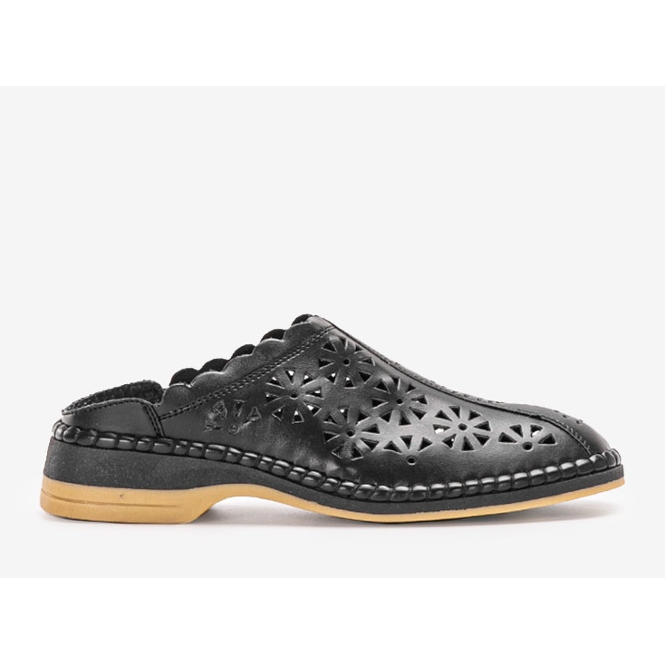 Černé prolamované pantofle od Fernandes černá 1