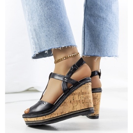 Černé sandály na klínku od Alannah černá 1