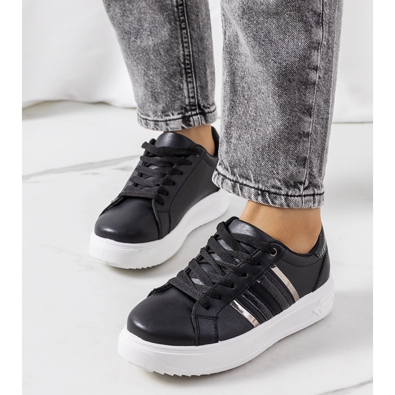 Černé tenisky na platformě Goldsmi černá 1