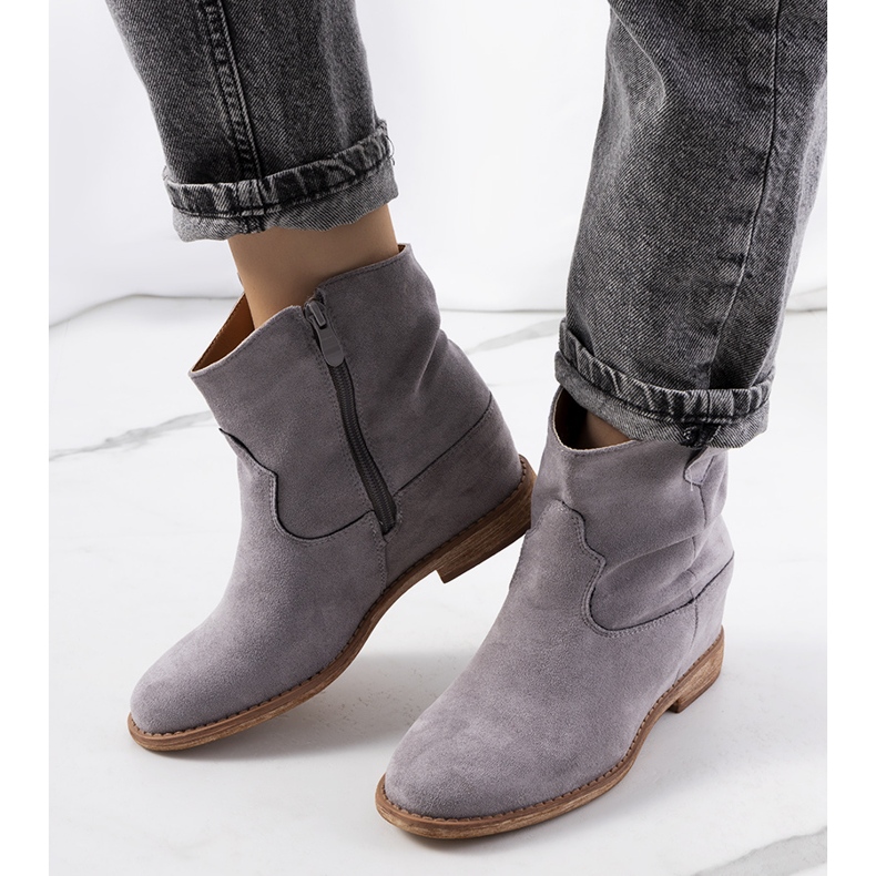 Šedé kozačky na vnitřním klínovém podpatku Hunjet šedá 2