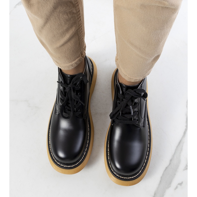 Černé kozačky značky Redelek černá 1