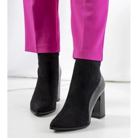 Černé boty na sloupku Leonar černý 1