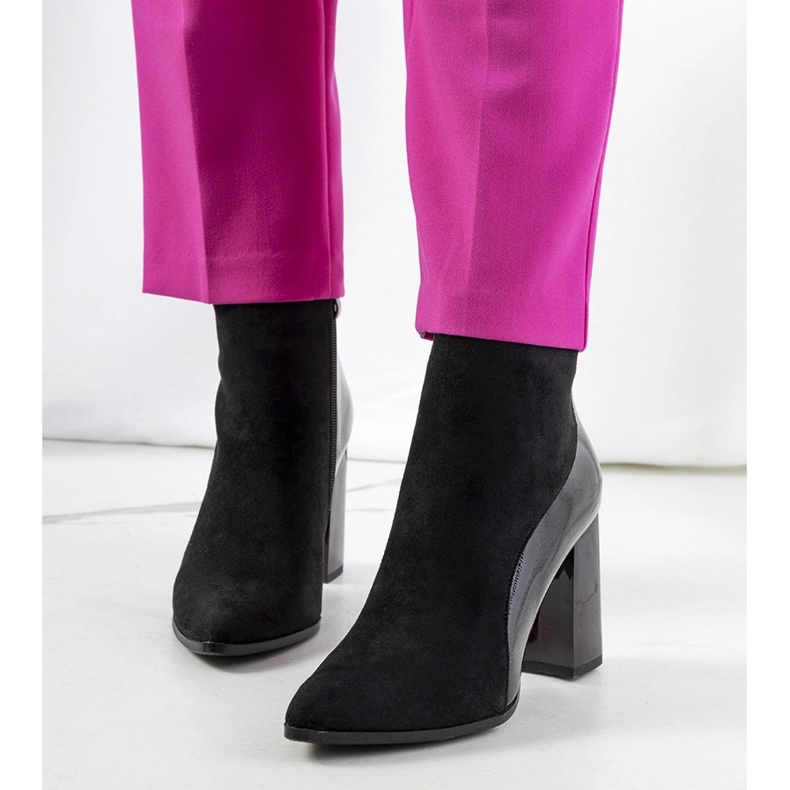 Černé boty na sloupku Leonar černý 1