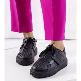 Černé tenisky na suchý zip od Pates černá 1