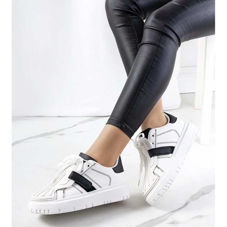 Bílé tenisky na suchý zip od Pates bílý 1