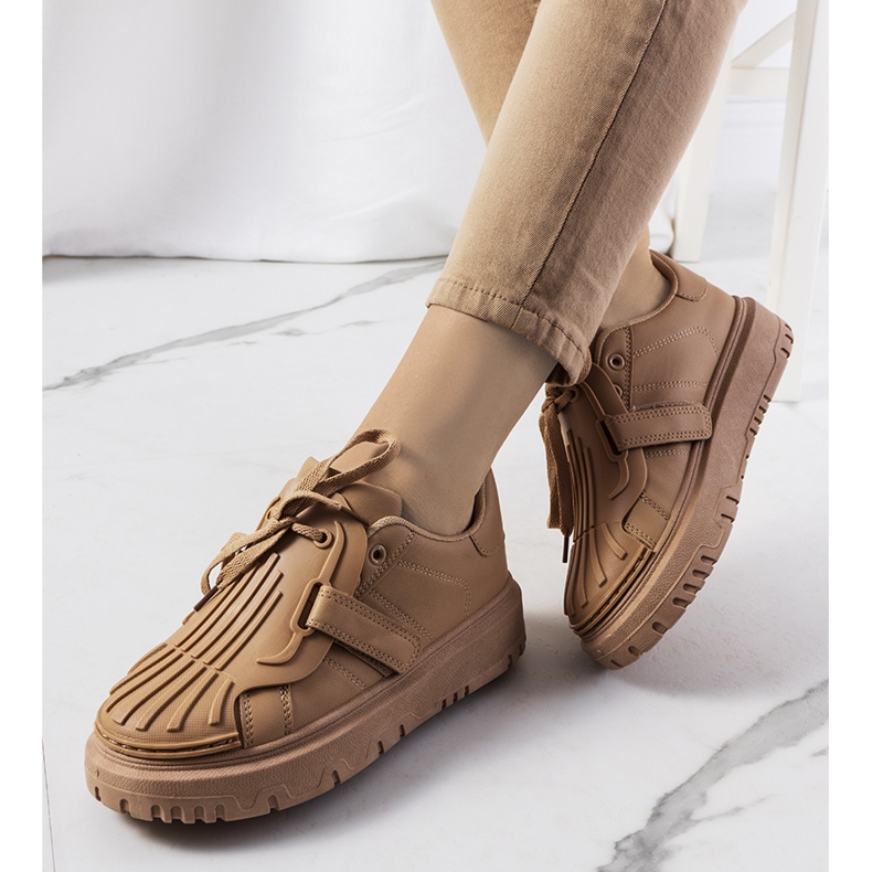 Béžové tenisky se suchým zipem béžový 1