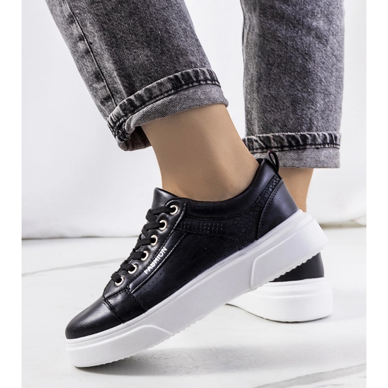 Černé tenisky na silné podrážce Louisiana černá 1 Černé tenisky na silné podrážce Louisiana černá 1