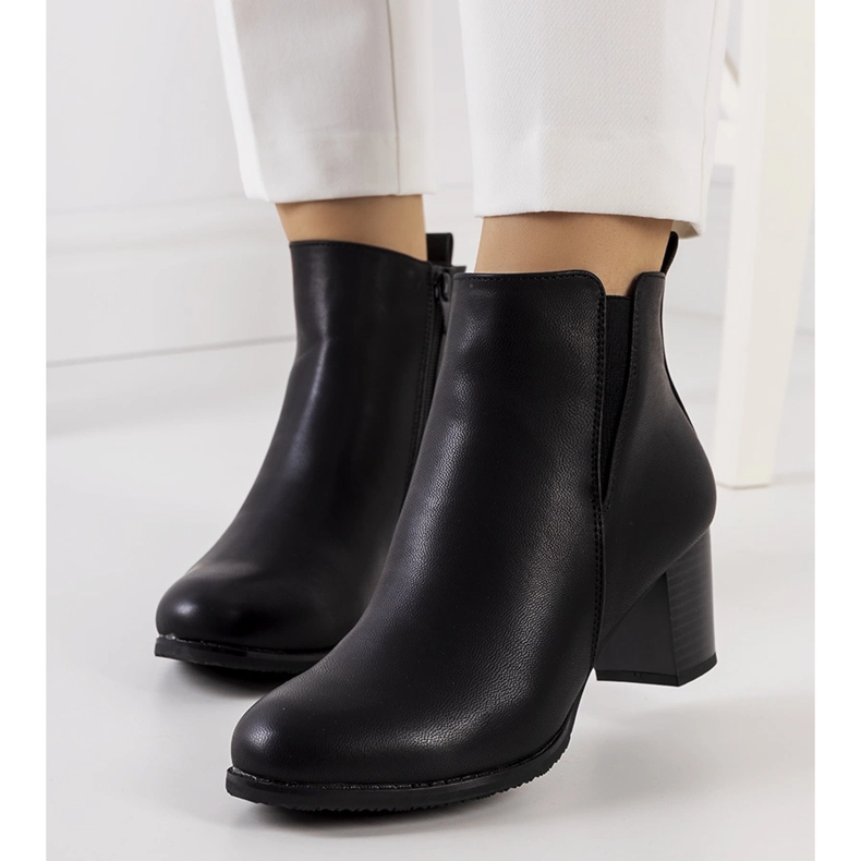 Černé boty na Beggerově stanovišti černá 1 Černé boty na Beggerově stanovišti černá 1