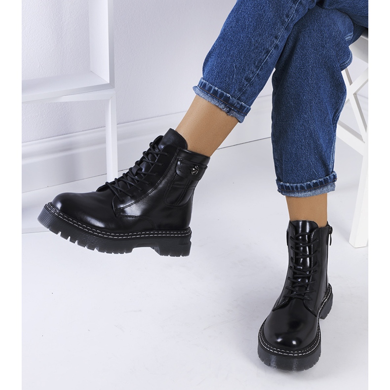 Černí Busanští dělníci černá 1