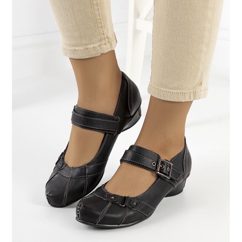 Černé lodičky se zapínáním na pásek Gomez černá 1