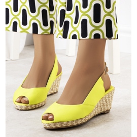 Zelené sandály na klínku Gonca zelená 1