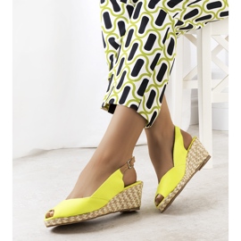 Zelené sandály na klínku Gonca zelená 2