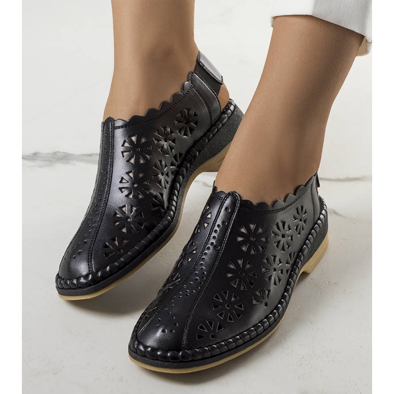 PA1 Černé prolamované pantofle Ferre černá 1