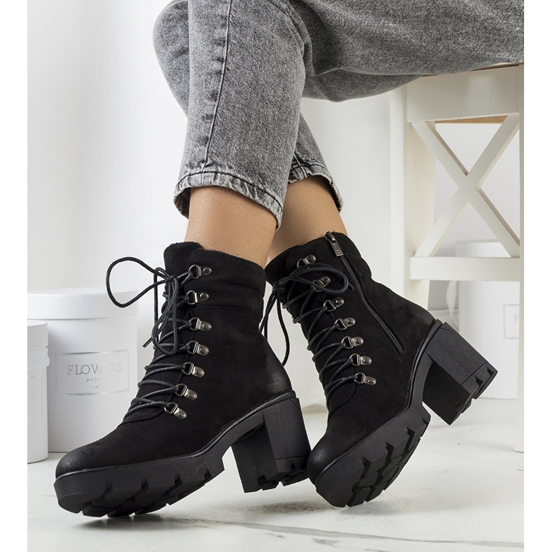 PA1 Černé kozačky na sloupku Langesko černá 1