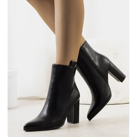 Černé kozačky na sloupku Eduar černý 1