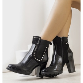 BM Černé boty na sloupku Marconi černý 1