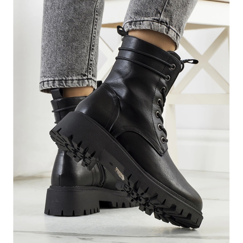 Aleida black trappers černá 1