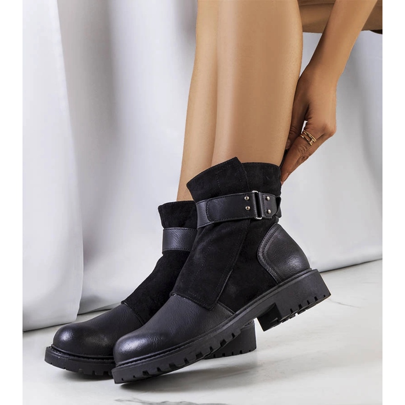 Černé kozačky s páskem od Kevina černá 1