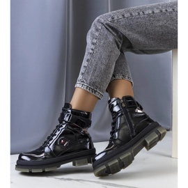 Černé lakované kozačky značky Salent černý 1