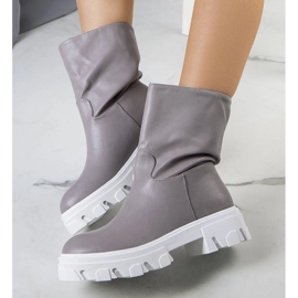 Šedé zateplené kozačky Nasidi šedá 1 Šedé zateplené kozačky Nasidi šedá 1