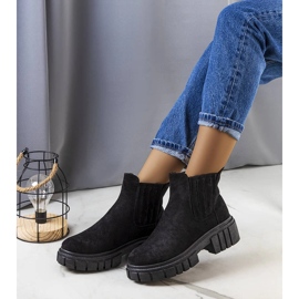 Černé zateplené kozačky značky Leiva černý 1