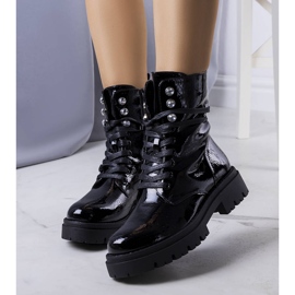 BM Černé patentované boty Kenzie černý 1